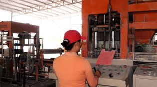 hinh-anh-nha-may-gach-trung-hieu-41.jpg